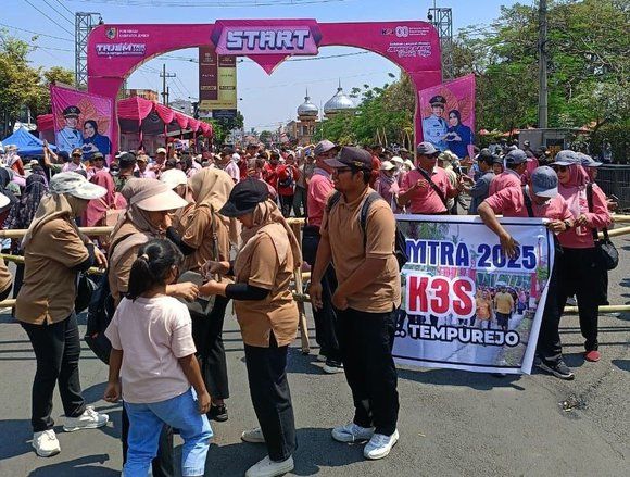 Belasan Ribu Peserta Meriahkan Tajemtra 2025 di Jember
