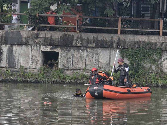 Cari Pengamen yang Diduga Tenggelam, Tim SAR Sisir Sungai Jagir