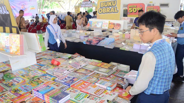 Tumbuhkan Minat Baca, Pemkab Gresik dan Mizan Gelar Festival Literasi Out of The Book