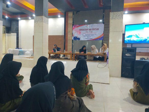 Cegah Anemia, Dinkes Sampang dan MedcoEnergi Sosialisasikan Senia One-Egg di Ponpes