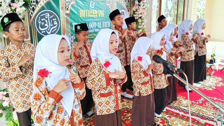 Khataman dan Imtikham Memupuk Kecintaan Santri TPQ Al Fath Terhadap Al-Qur’an