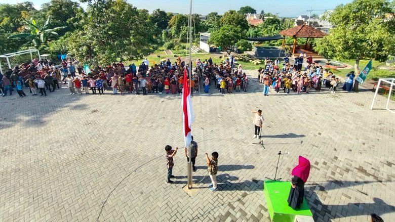 Peringatan HGN 2025 di SD Almadany: Guru Tak Tergantikan AI