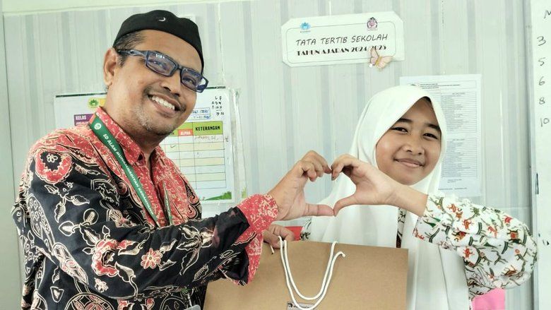 Buket Alat Tulis Tanda Rindu Seorang Pelajar pada SD Almadany di Hari Guru
