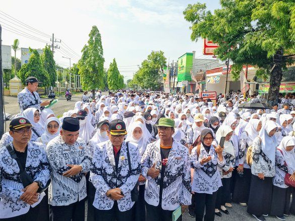 Tuding Mutasi Kepala SMKN 1 Salahi Aturan, PGRI Ponorogo Somasi Gubernur