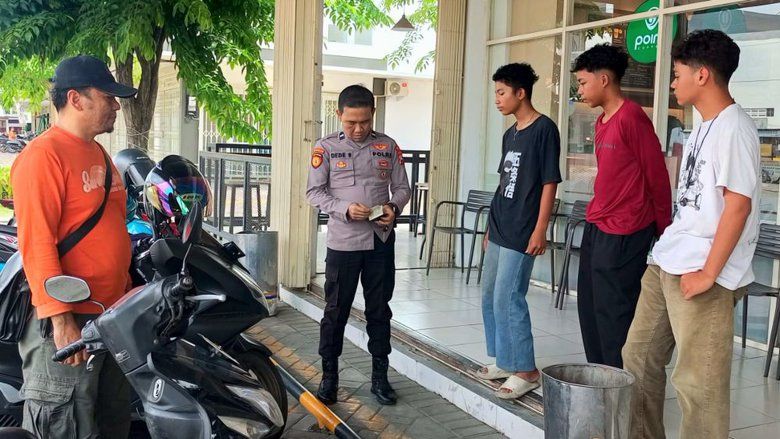 Dikira Dicuri, Motor “Kembar” di Indomaret Gresik Ternyata Tertukar