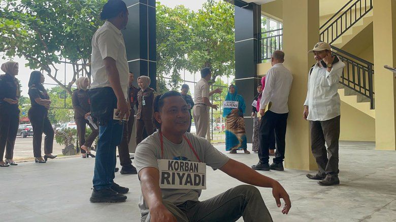 Rekonstruksi Pembunuhan Perangkat Desa Jarorejo Tuban Peragakan 28 Adegan