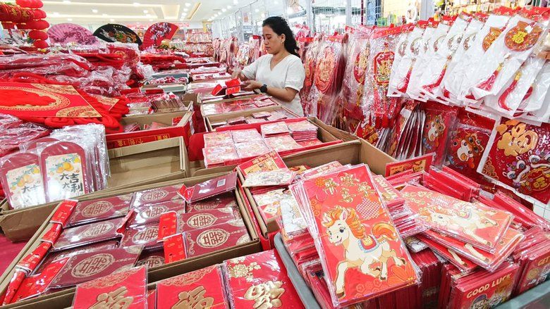 Aksesoris Patung Kuda Banyak Diburu Menjelang Imlek 2577 Konzili