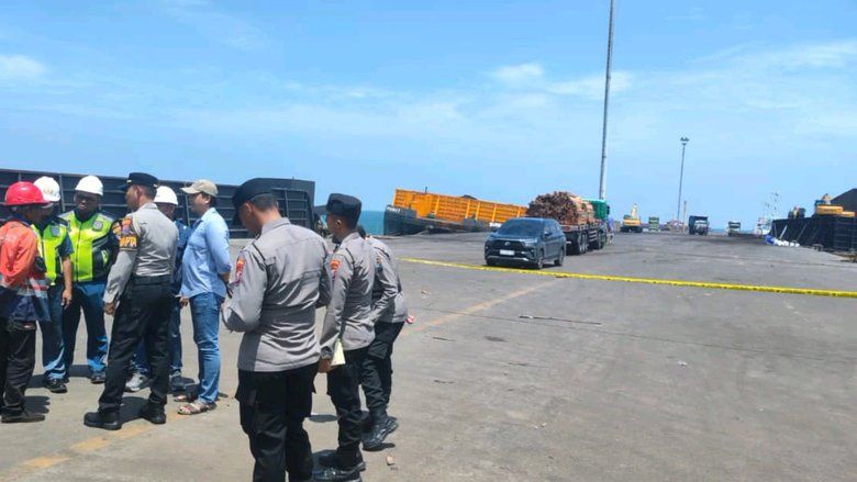 Kecelakaan Kerja, Sopir Trailer Tewas Tertimpa Kayu di Pelabuhan DABN Probolinggo