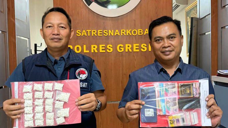 Pengedar dan 1.169 Pil Dobel L Digerebek Polisi Gresik di Rumah Kontrakan