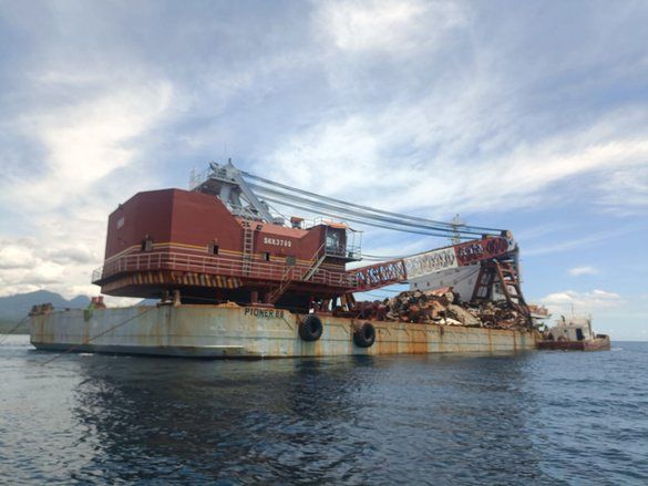 Lambung KMP Tunu Pratama Jaya Berhasil Dievakuasi dari Selat Bali