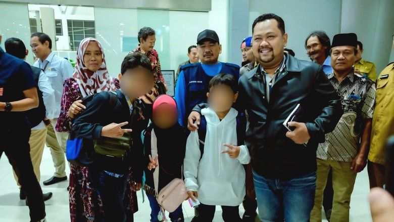 Gus Yani Dampingi Tiga Anak PMI dari Malaysia Hingga ke Kampung Halaman