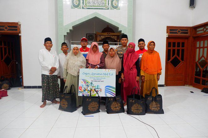 ​​Safari Ramadan PHE Tuban East Java dan Randugunting, Salurkan 1.200 Paket Sembako
