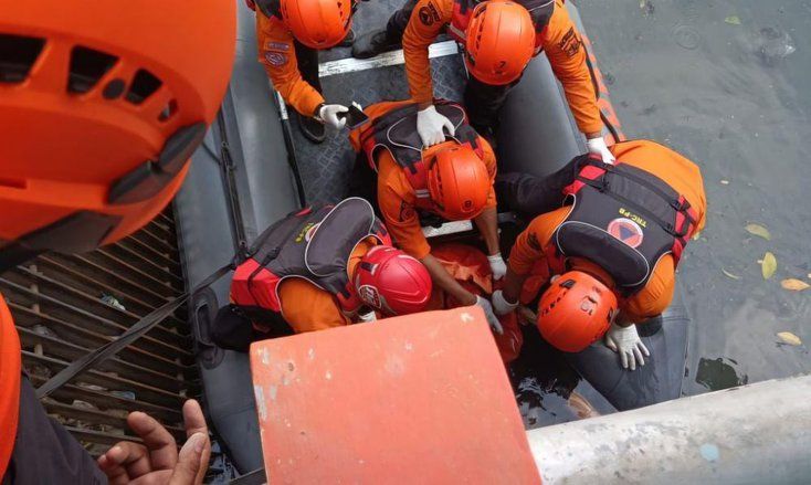 Perempuan Lansia Ditemukan Tak Bernyawa di Pintu Air Baratajaya Surabaya