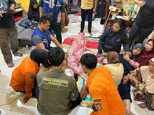 Tersetrum Saat Petak Umpet, Remaja di Surabaya Meregang Nyawa