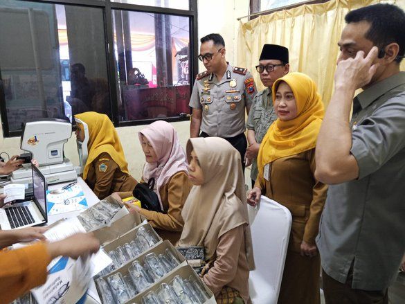 Ratusan Warga Ikuti Baksos Layanan Kesehatan Gratis yang Digelar KWG