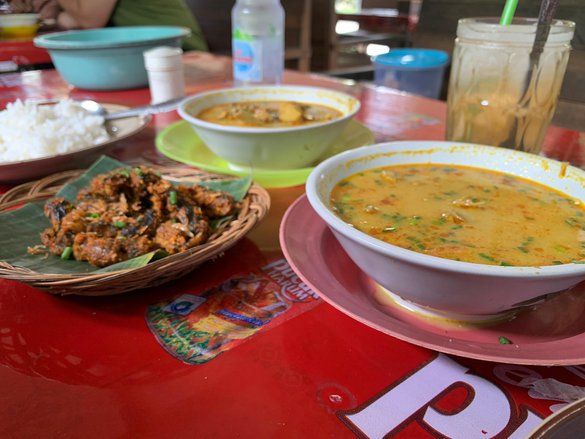Sensasi Pedas Gurih Becek Mentok dan Belut Rica di Warung Pak To Tuban