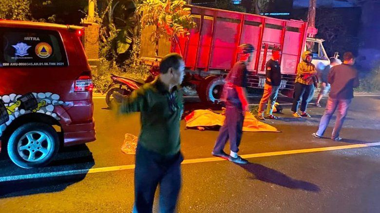 Motor Tabrak Truk Parkir di Mojokerto, Pasutri Meninggal Dunia