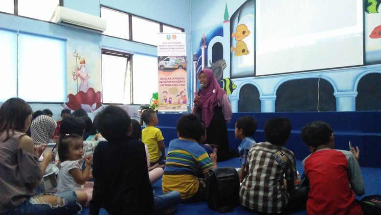Ayo Mendengarkan Dongeng di Festival Dongeng Surabaya