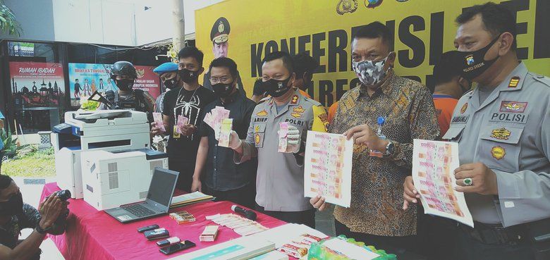 Polres Gresik Ringkus Sindikat Pembuat dan Pengedar Uang Palsu Antar Provinsi