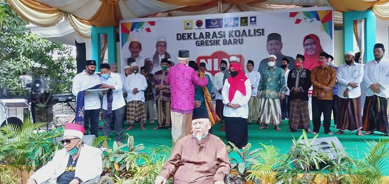 Kiai Sepuh dan Mantan Bupati Gresik Hadiri Deklarasi Yani-Aminatun