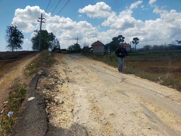 Warga Desak Ruas Jalan Moktesareh-Rapa Laok di Sampang Segera Diperbaiki