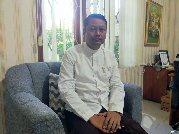 Berpose Dua Jari, Lurah Banyuanyar Sampang Dipanggil Inspektorat
