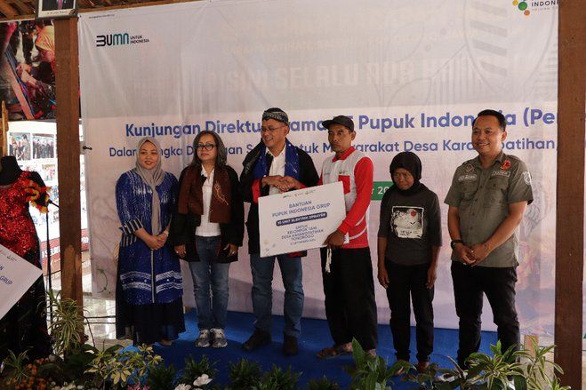 Tingkatkan Mutu Pertanian di Desa Karangpatihan Ponorogo, Pupuk Indonesia Sumbang 2 Ton Pupuk