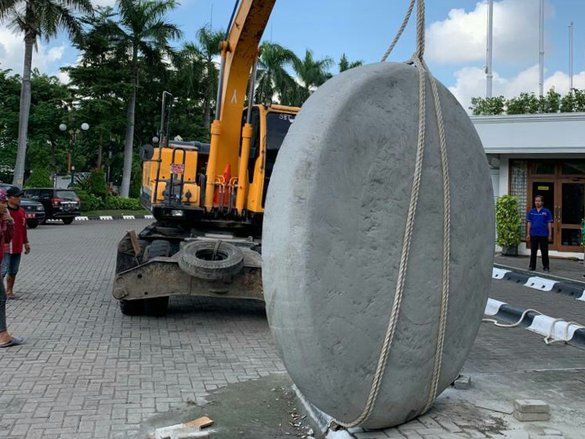 Cetak Rekor MURI dengan Cobek Raksasa 