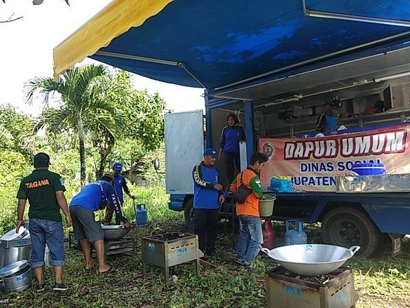 Dinas Sosial Mojokerto Dirikan Dapur Umum Korban Banjir Desa Tempuran