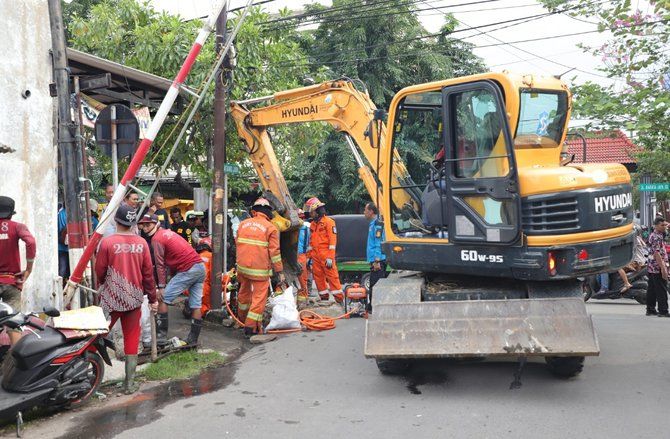 Warga Surabaya Diminta Tak Dirikan Bangunan Permanen di Atas Saluran Air