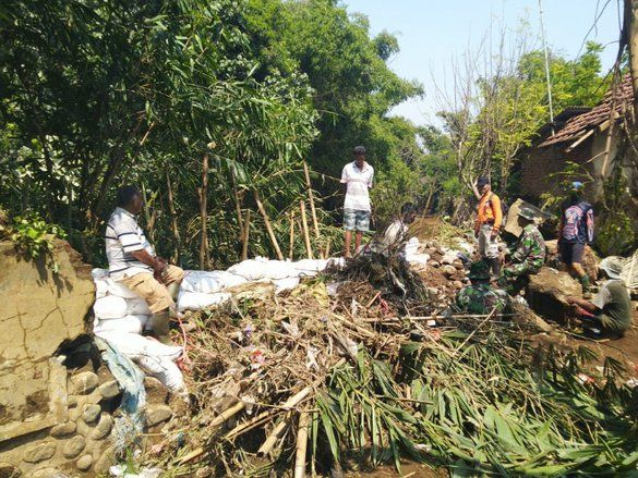 Antisipasi Banjir Susulan, BPBD Probolinggo Siapkan Karung Pasir