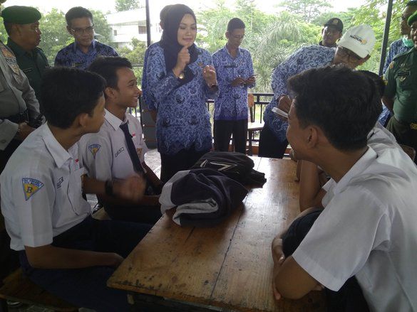 Diliburkan, Belasan Siswa Terpergok Nongkrong di Warkop