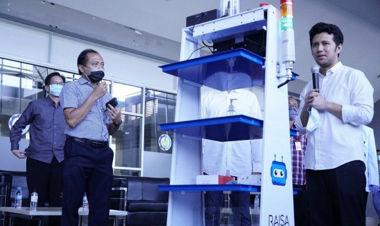 Emil Jatuh Hati ke RAISA, Robot Pelayan Pasien Corona