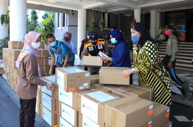 Pemkot Surabaya Terima Bantuan 30 Ventilator dari Gesit Foundation