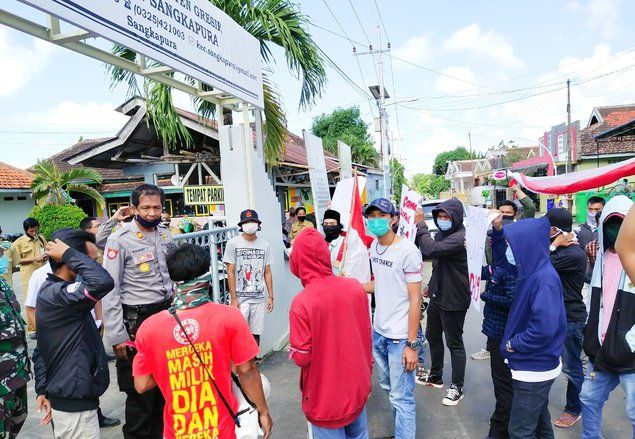 Mahasiswa Desak Penyeberangan Kapal Penumpang Bawean-Gresik Ditutup