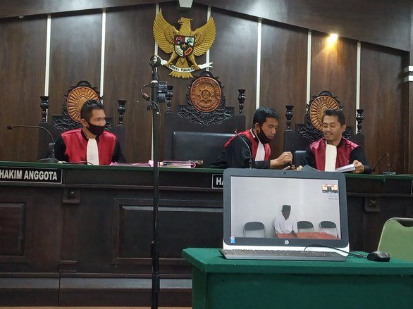 Bunuh Ayah, Anak dan Ibu Divonis 20 Tahun dan 10 Tahun Penjara