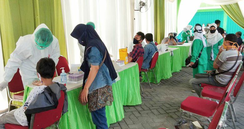 Fatayat NU Gresik Gelar <em>Rapid</em> <em>Test</em> Covid-19 Massal