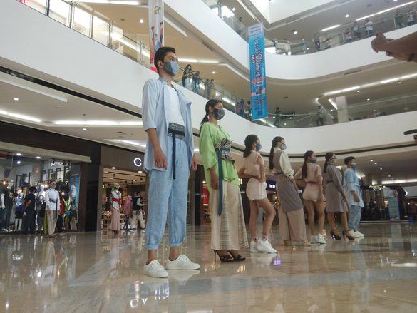 Batik Khas Mojokerto Berpadu dengan Busana Anak Muda Jepang hingga Korea