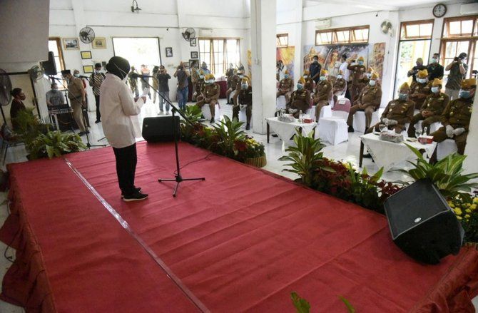 Audiensi Bersama Veteran, Risma Minta Sekolah Kebangsaan Tetap Berlanjut