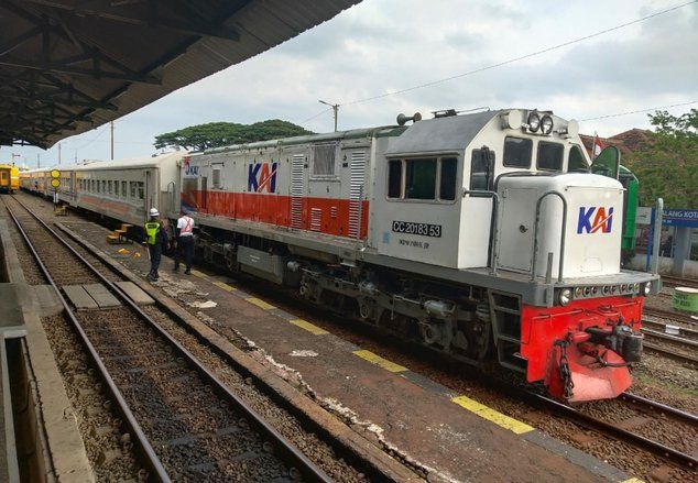Empat Gerbong Kereta yang Anjlok di Stasiun Malang Kota Lama Rampung Dievakuasi