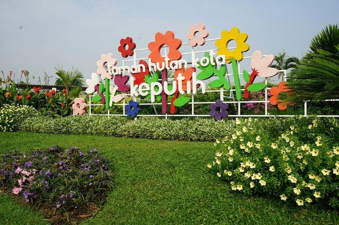 573 Taman Kota Mampu&nbsp;Tekan Polusi dan Turunkan Suhu Surabaya