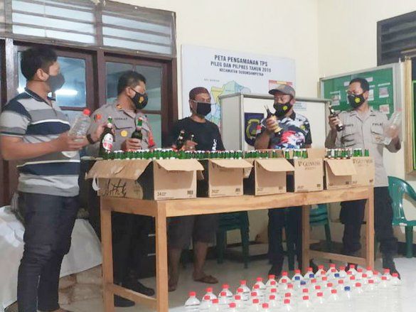 Tidak Punya Izin Jual Miras, Warung di Gresik Digerebek Polisi