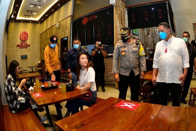 Cegah Covid selama PPKM, Sentra PKL dan Jalan Protokol di Surabaya Ditutup Terbatas