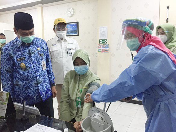 30 Nakes di Gresik Jalani Vaksinasi