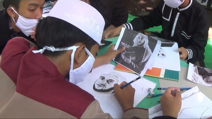 Melihat Seni Sketsa dan Kaligrafi Santri Ponpes Riyadlus Sholihin Probolinggo