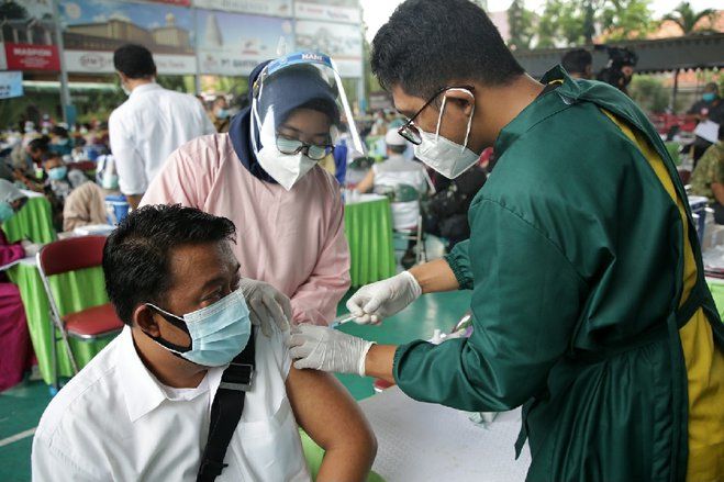 394 Ribu Warga Surabaya Sudah Divaksin