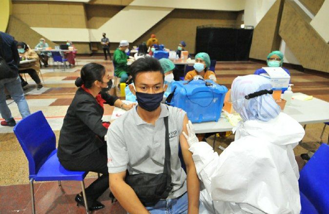 Vaksinasi Massal di Surabaya Sasar 1.771 Pekerja Rekreasi dan Hiburan