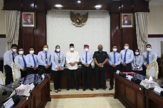 Dampingi dalam 60 Perkara, Jajaran Kejari Tanjung Perak Terima Penghargaan