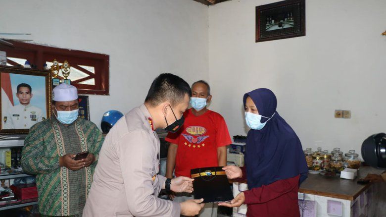 Polres Gresik Beri Tali Asih pada Lima Keluarga Awak KRI Nanggala-402