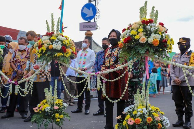 Risma: Jembatan Sawunggaling dan TIJ Memadukan Moda Transportasi di Surabaya